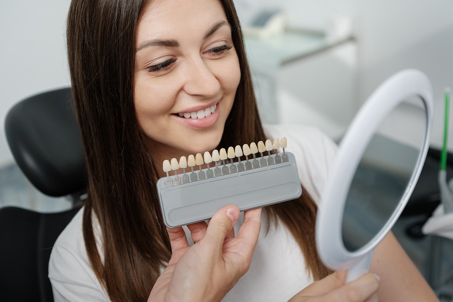 Get a Straight, Beautiful Smile With Dental Veneers